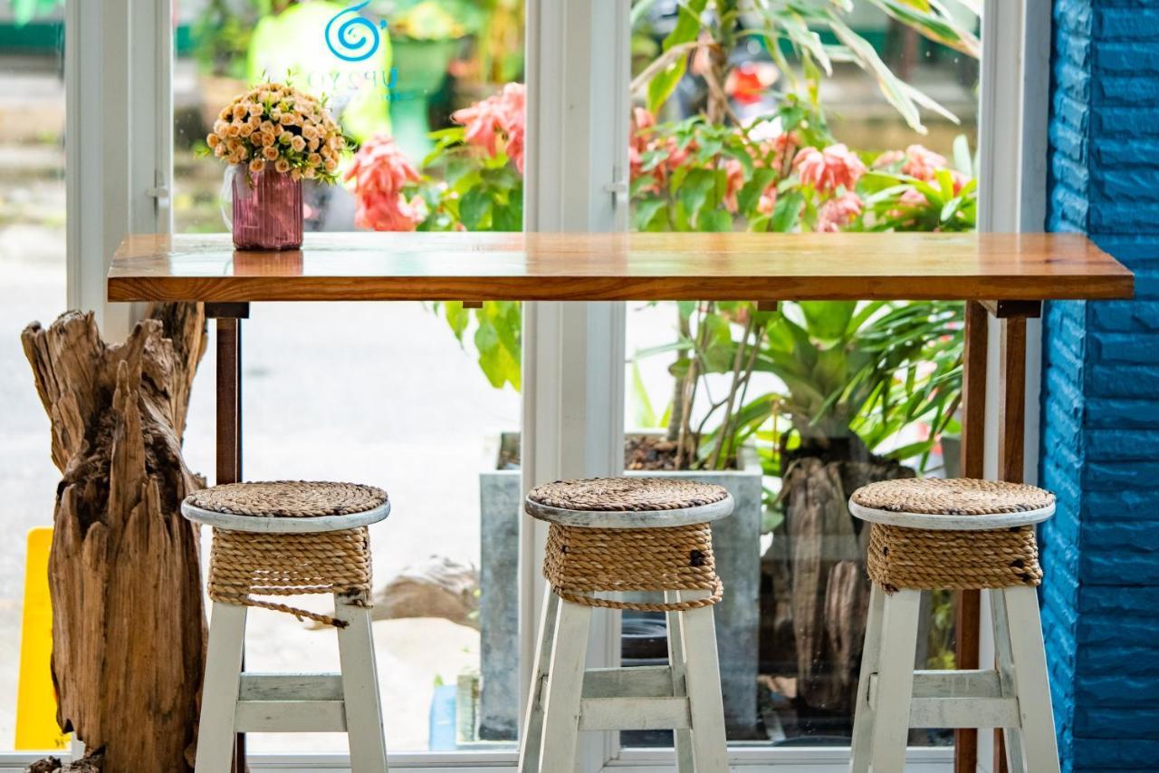 Meow Cafe & Hotel Patong Bagian luar foto