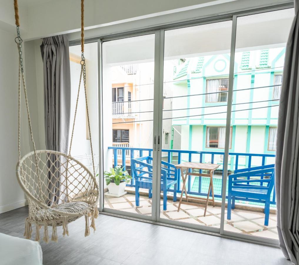 Meow Cafe & Hotel Patong Bagian luar foto