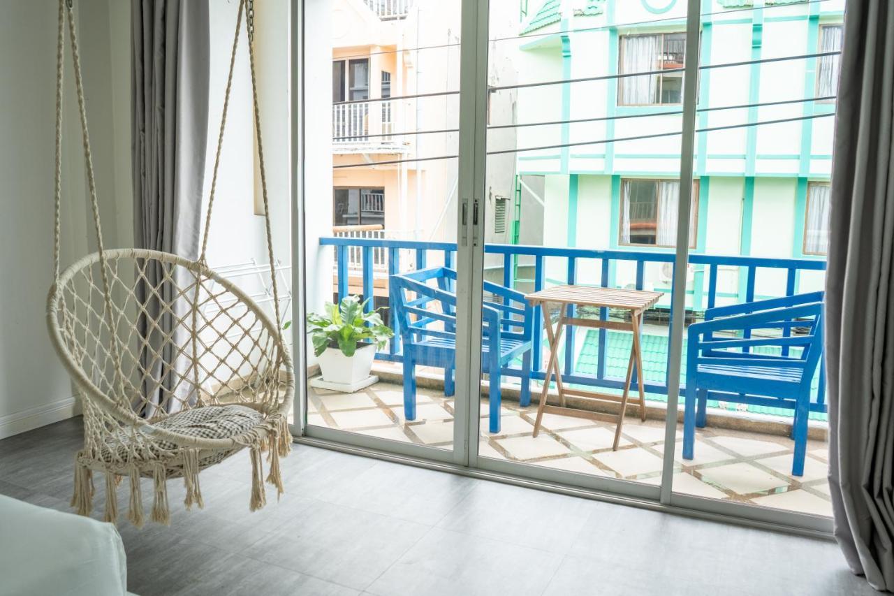 Meow Cafe & Hotel Patong Bagian luar foto